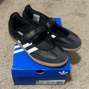 Adidas Samba Jane W in Black and White